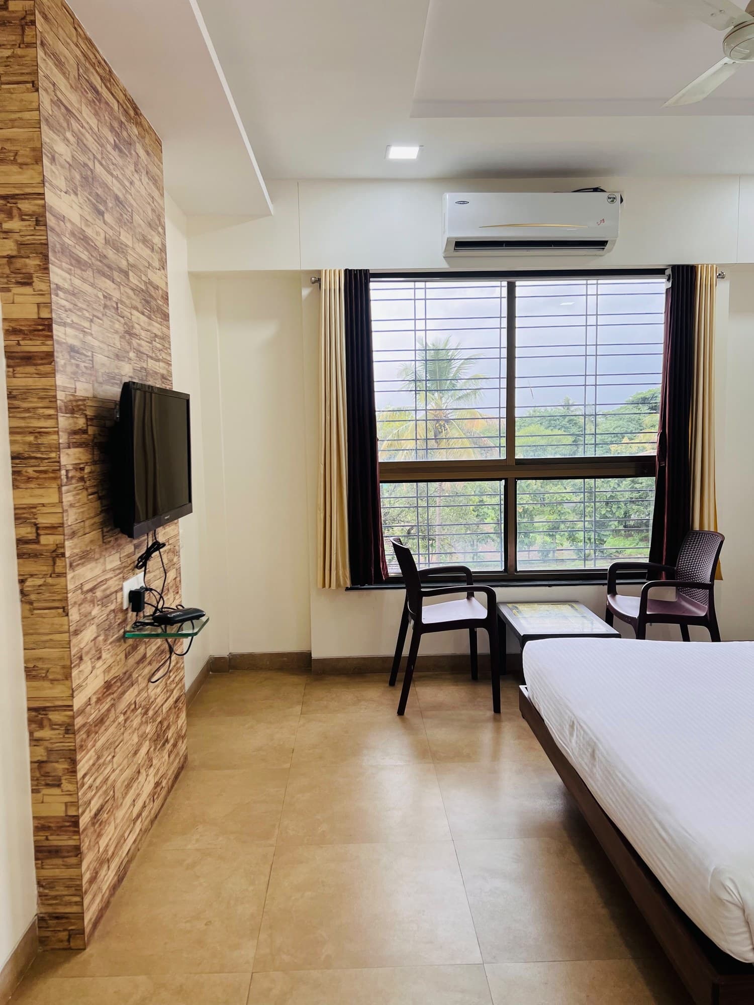 Semi Deluxe Room photo 3